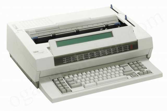 IBM 電子式タイプライター Wheelwriter 3500 外観（斜めから）