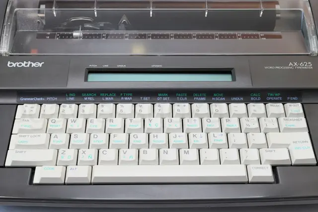 ブラザー AX-625 電子式タイプライター キーボード