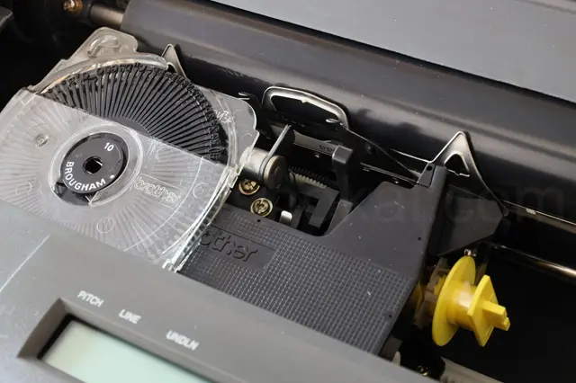 ブラザー AX-625 電子式タイプライター オーバーホール済の内部