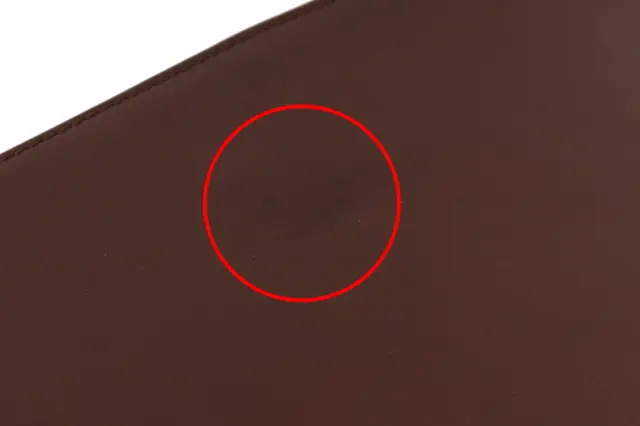 裏面に汚れがあります