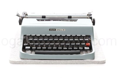 タイプライターマット（パッド） olivetti Lettera 32 装着例