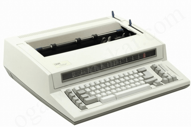 IBM 電子式タイプライター Wheelwriter 1000 外観（斜めから）