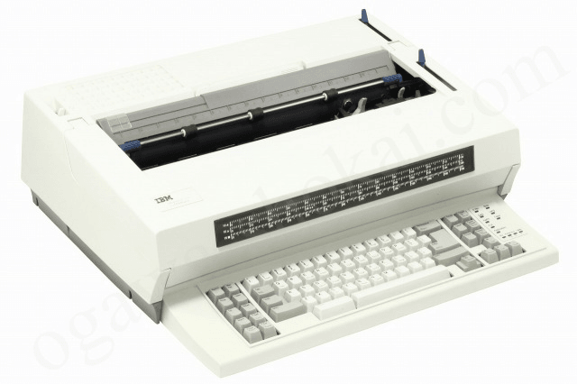 IBM 電子式タイプライター Wheelwriter 1500 外観（斜めから）