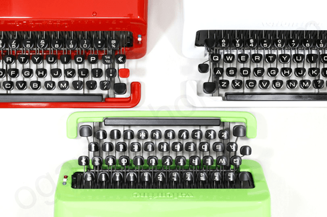 緑のolivetti バレンタインと白と赤のolivetti バレンタイン 正面から