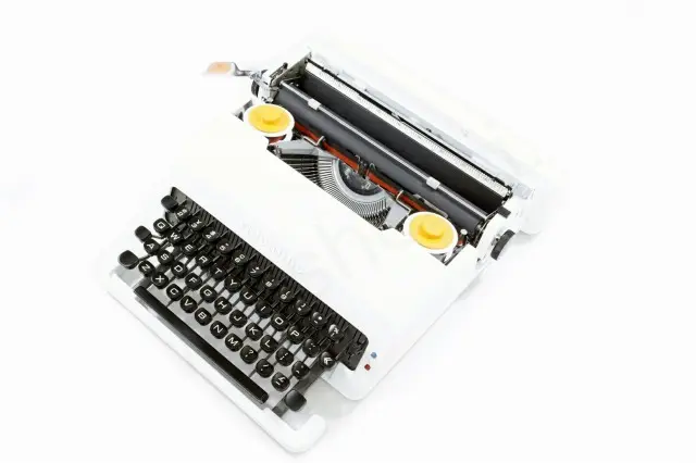 ベースは美しいデザインの人気のolivetti valentineとなります。