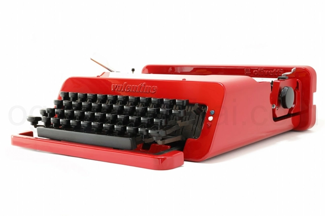 olivetti valentine タイプライター 再塗装済の正面からの外観