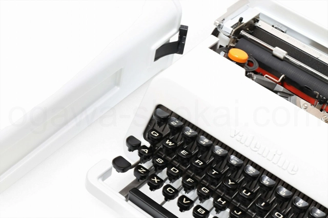 olivetti valentine 斜め前から