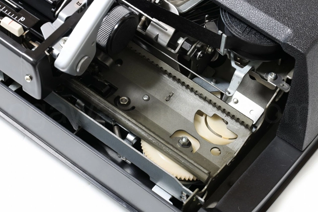 見えない部分もクリーニングしています。