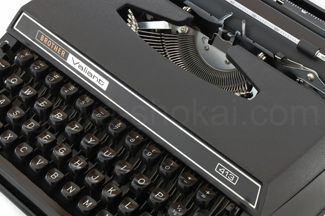 エコノミー品質のタイプライターです。