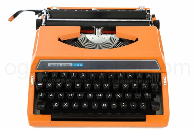SILVER-REED 720 タイプライター 外観
