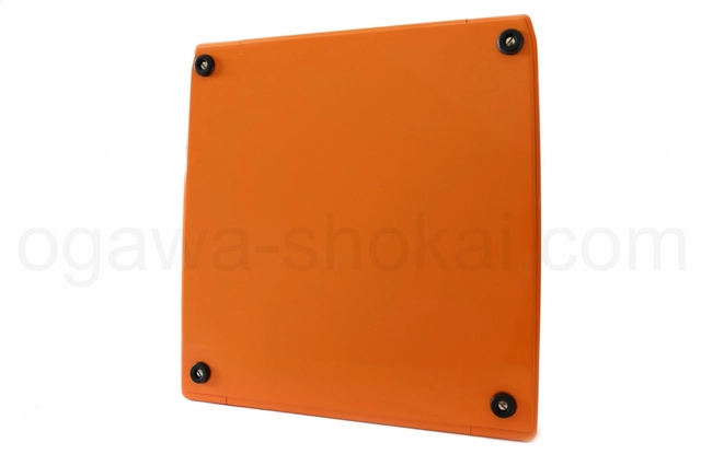 背面には若干の傷があります