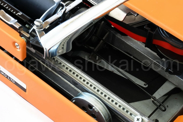 普段見えない部分もクリーニングしています。