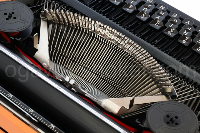 SILVER-REED 720 タイプライター オーバーホール済の内部