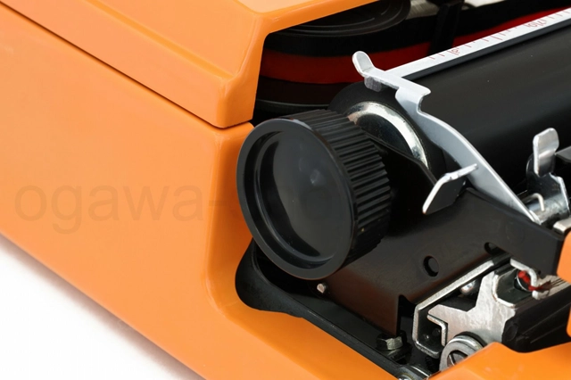 右プラテンノブは若干の傷あり