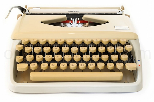 TRIUMPH-ADLER Tippa タイプライター 外観