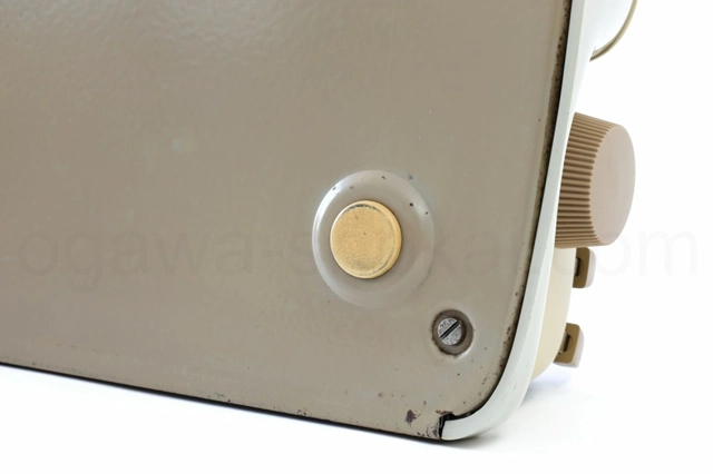 3Dプリンター製に交換済なのでズレません。