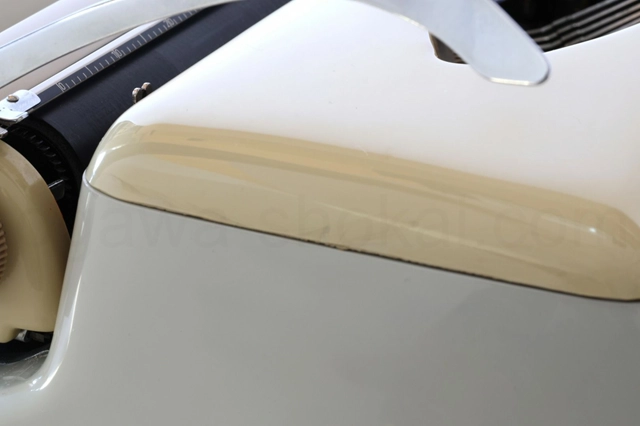 ベージュは多少の傷があります