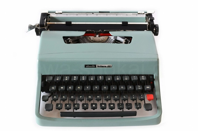 olivetti Lettera32 タイプライター 外観