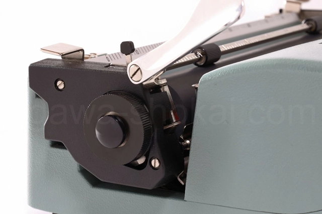 左プラテンノブは綺麗な状態です。