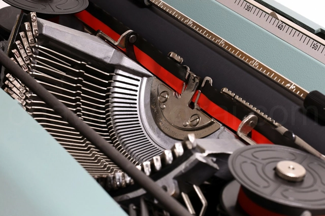 olivetti Lettera32 タイプライター オーバーホール済の内部