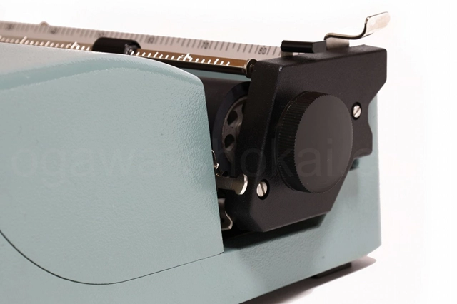 右プラテンノブも綺麗な状態です。