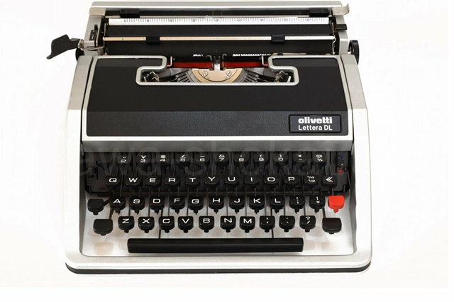 olivetti LetteraDL タイプライター 外観