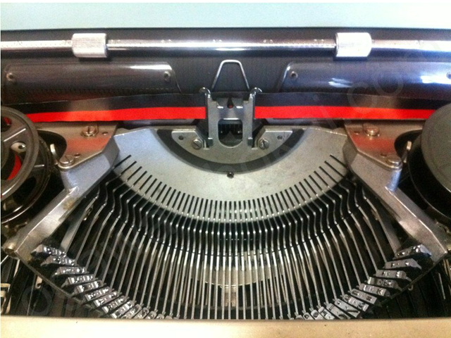 olivetti Studio 44 タイプライター オーバーホール済の内部