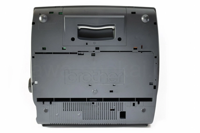 取手が付いているので持ち運びも可能です。