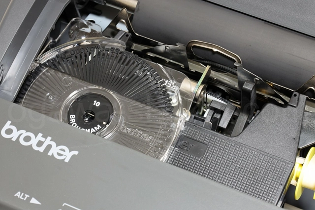 brother WORDSHOT 電子式タイプライター オーバーホール済の内部