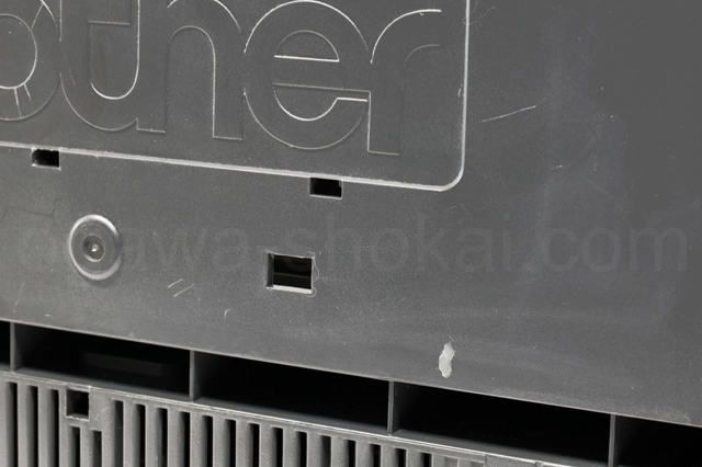 裏面（右）の傷