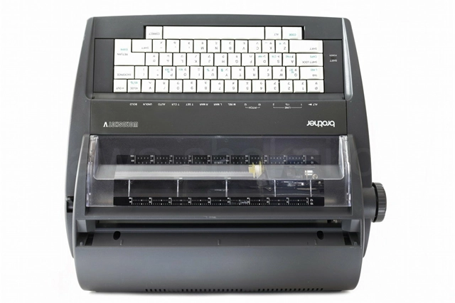 立ててコンパクトに収納することが可能です。