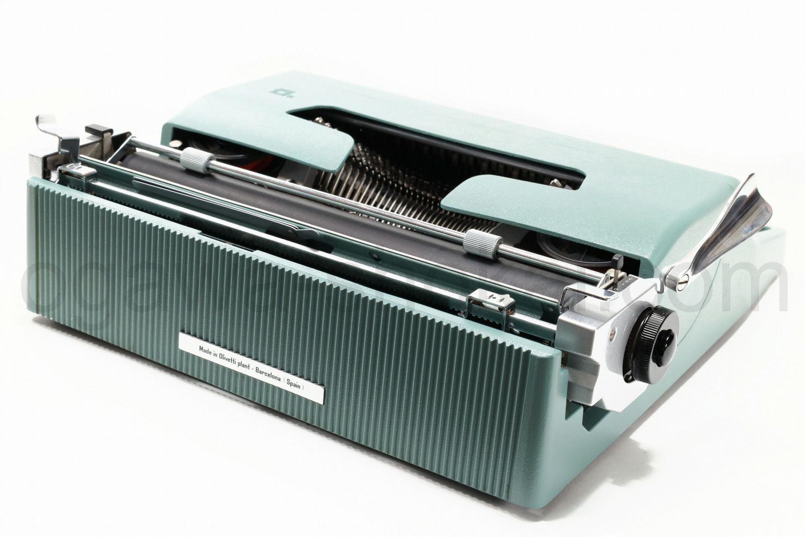 olivetti Lettera 32中古タイプライター 一部再塗装済みの綺麗なタイプライターです。