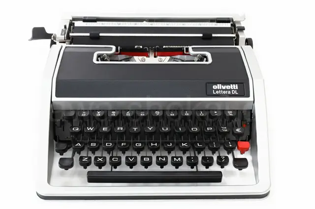 olivetti Lettera DL タイプライター 斜めからの外観