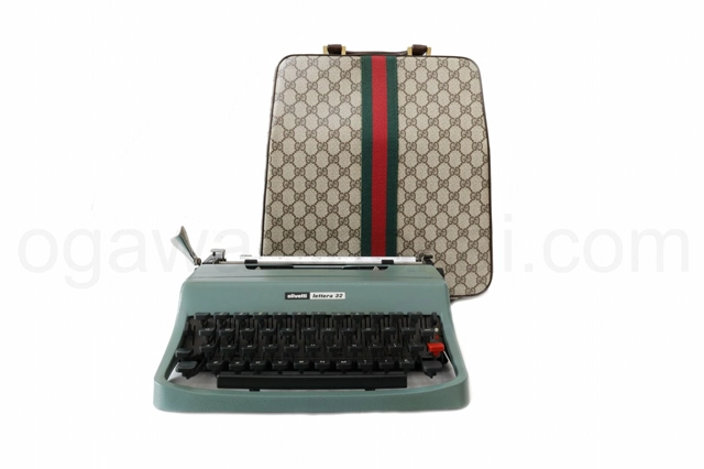 olivetti Lettera 32 gucci（グッチ） タイプライター 正面からの外観