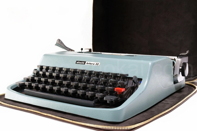 最高級アルカンターラ素材の内布で保護します。