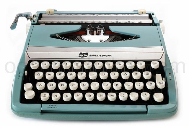 SMITH-CORONA Corsair Deluxe タイプライター 正面からの外観