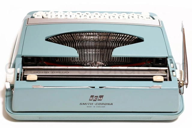 傷の多い背面も綺麗な状態です。