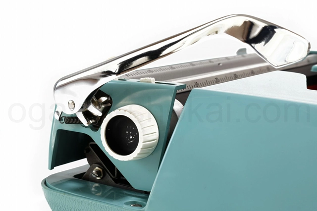 右プラテンノブに塗装落ちあり