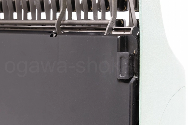 若干の傷汚れがあります。