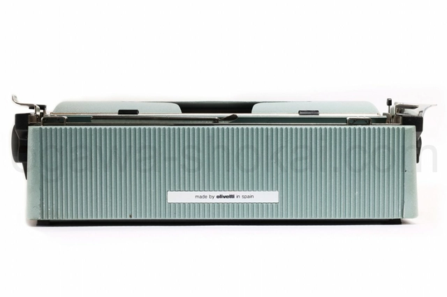 背面に複数個所塗装落ちがあります。