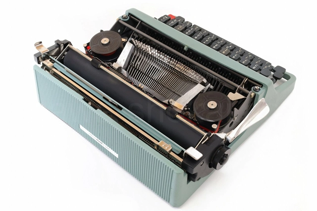 タイプライター専門店ならでの丁寧な分解洗浄／注油／調整／点検済