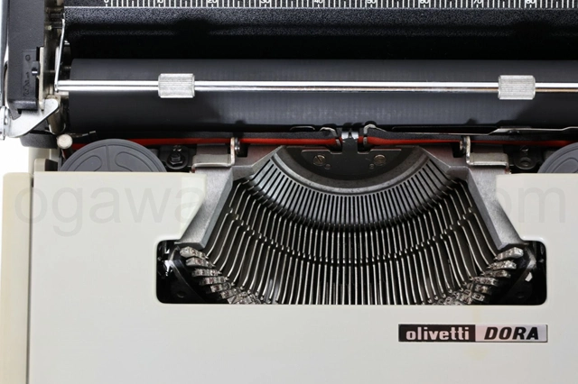 olivetti DORA ロゴ