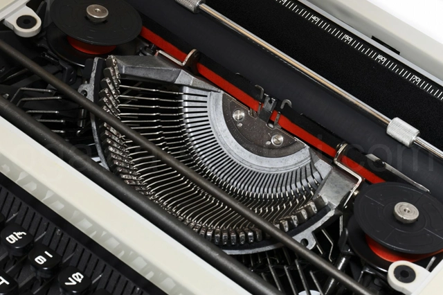 olivetti DORA タイプライター オーバーホール済の内部