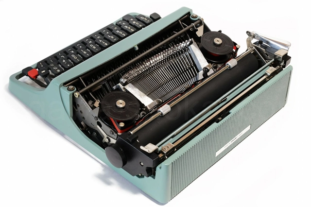olivetti Lettera32 MOMA