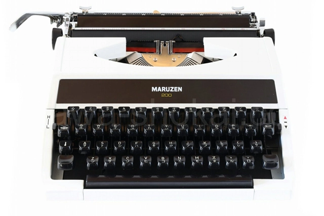 MARUZEN 200（カタカナ英文） タイプライター 正面からの外観